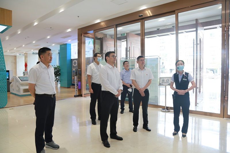 省紀委監委派駐省聯社紀檢監察組朱曉進組長一行蒞臨我行考察調研