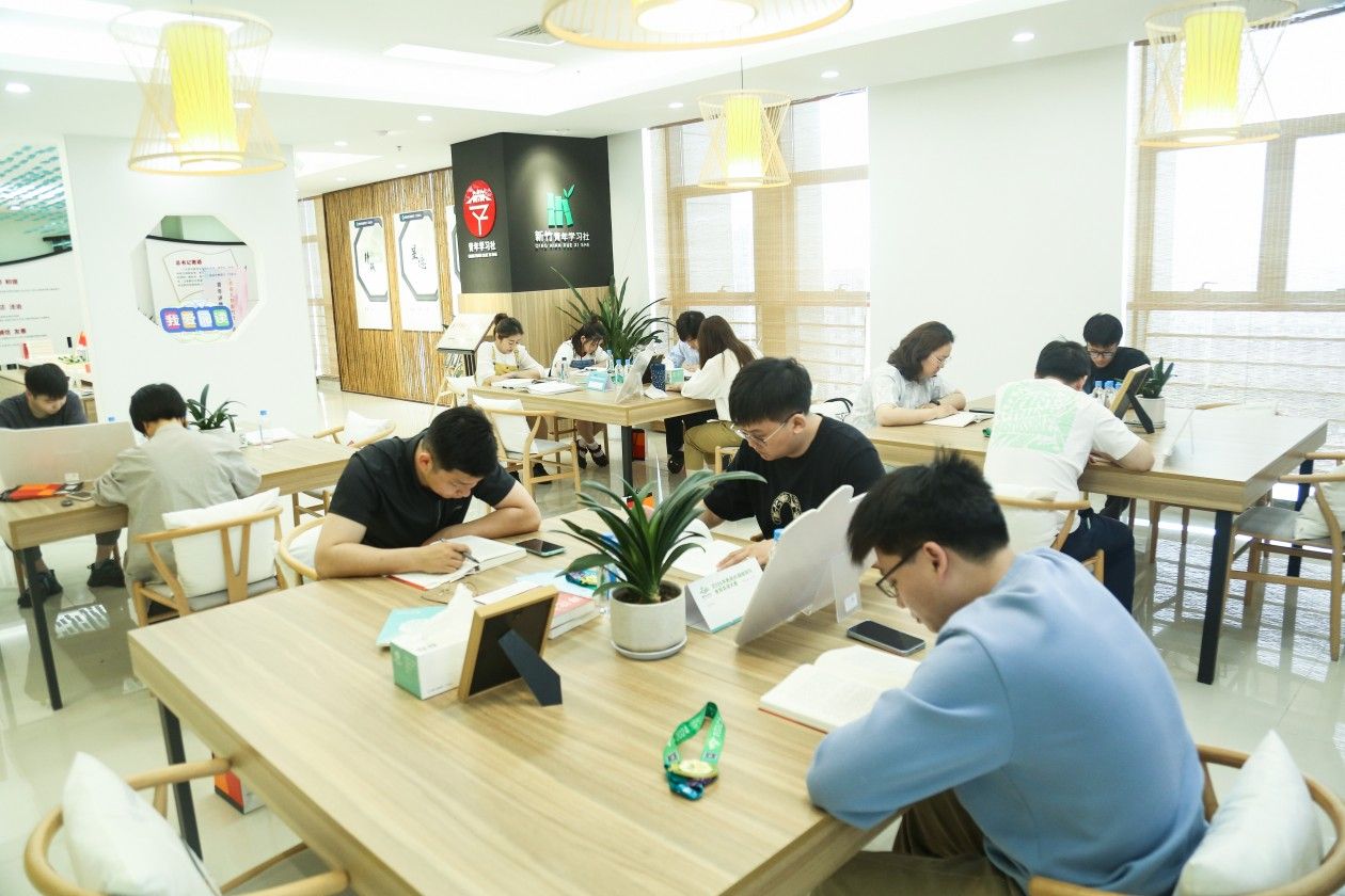 揚州農商銀行榮獲“江蘇省總工會重點建設最美職工書屋”稱號